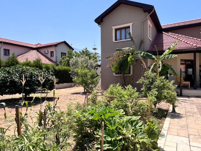 Perfect villa with private swimming pool, within walking distance to the sea in Alsancak, Kyrenia. Perfect villa with private swimming pool, within walking distance to the sea in Alsancak, Kyrenia. Girne Alsancak'ta denize yürüme mesafesinde, özel yüzme havuzlu mükemmel villa. Perfect villa with pri