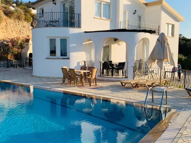 EINE HERRLICHE VILLA MIT BLICK AUF DAS MEER UND DEN BERG IM ZENTRUM DER TÄGLICHEN ODER LANGFRISTIGEN NATUR ** 