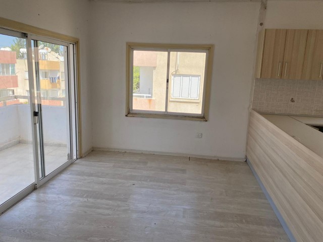 3-ZIMMER-WOHNUNG ZUM VERKAUF IN NIKOSIA ** 