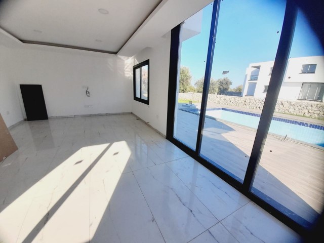 MODERN 4 +2 VILLA IN EXCELLENT LOCATION