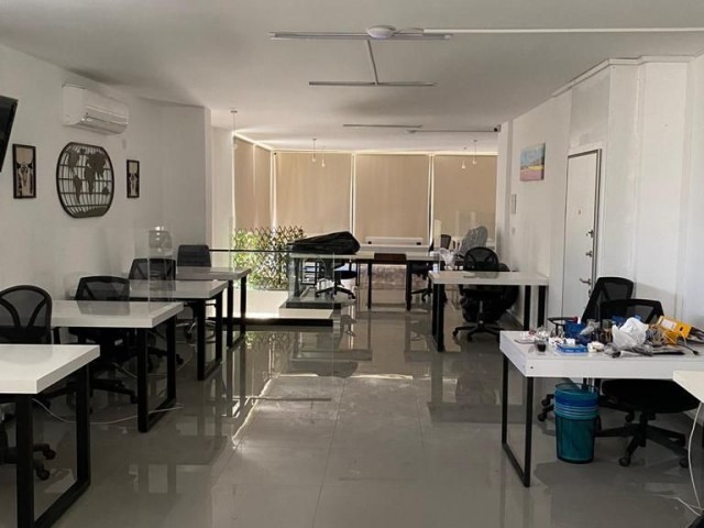 Es handelt sich um ein Büro zur Miete im Zentrum von Kyrenia.