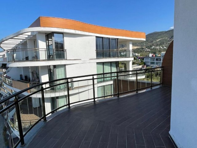 LUXURIÖSES 3+1-DUPLEX ZU VERMIETEN IM KYRENIA-ZENTRUM MIT MEERBLICK