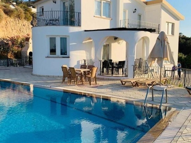 4+1 VILLA WITH PRIVATE POOL FOR RENT IN ESENTEPE