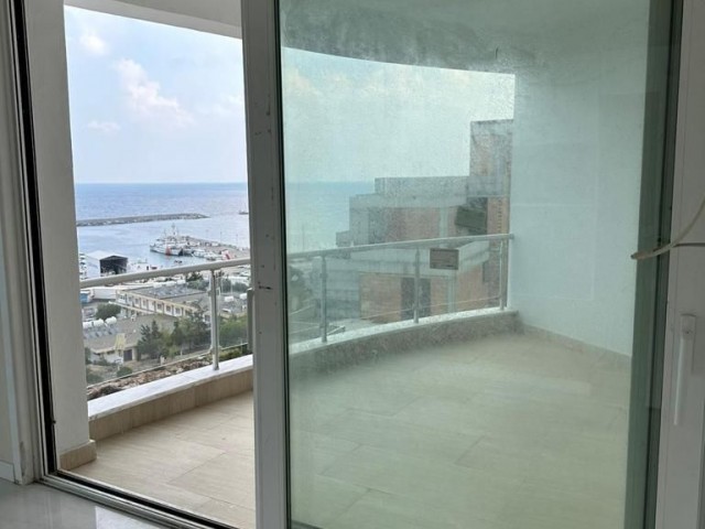 SCHÖNES 3+1 PENTHOUSE KYRENIA CENTER