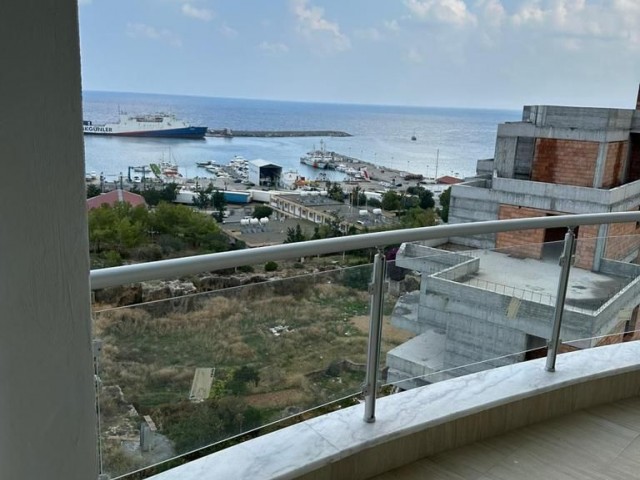 SCHÖNES 3+1 PENTHOUSE KYRENIA CENTER