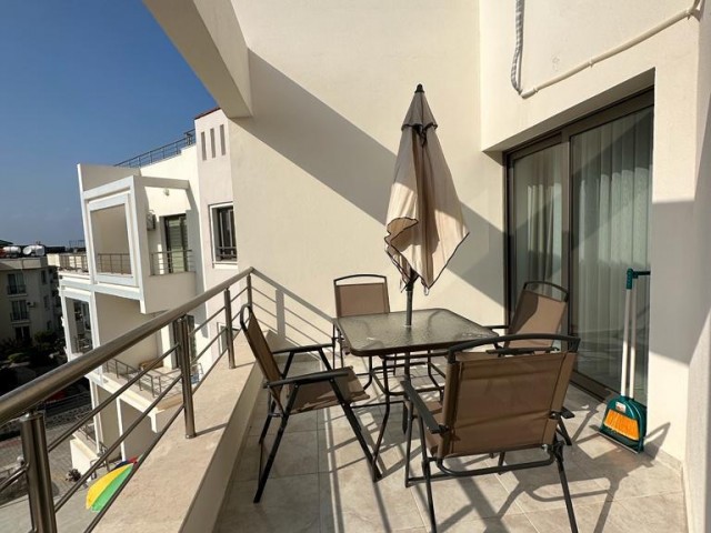 LUXURIÖSES 3+1 PENTHOUSE ZUM VERKAUF IN ALSANCAK GIRNE 175 000GBP 🔸️ 3 Schlafzimmer 🛏 🔸️ 1 Wohnzimmer 🛋 🔸 2 Badezimmer 🚽 🔸 Parkplatz 🔸 Großer Balkon 🔸Große Terrasse 🔸Garten 🔸110 m2 📍 Lage : ALSANCAK