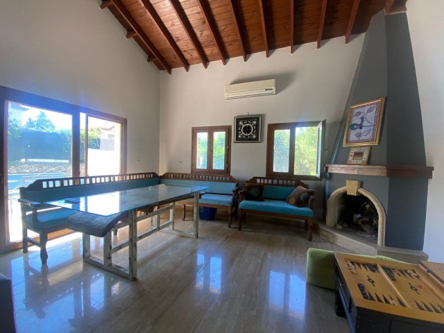 NICE 3+1 VILLA WITH A SWIMMING POOL IN ALSANCAK