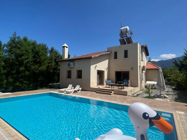 3+1 VILLA MIT SCHÖNEM POOL IN ALSANCAK