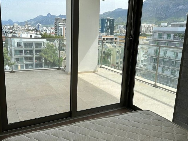 LUXUS 3+1 PENTHOUSE ZU VERMIETEN IM KYRENIA CENTER