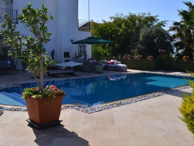 BEAUTIFUL 3+1 VILLA WITH PRIVATE SWIMMING POOL IN OZANKOY GIRNE