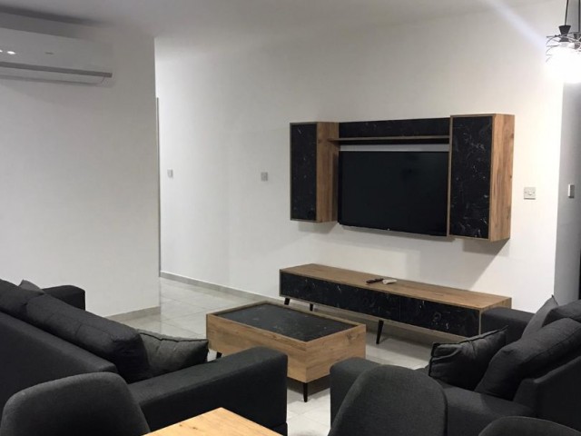 LUXUS-2+1-WOHNUNG ZU VERMIETEN IM KYRENIA-ZENTRUM