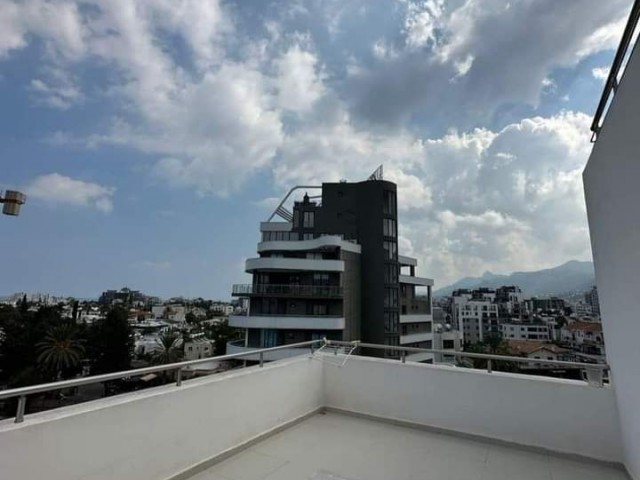 SCHÖNES 3+1-PENTHOUSE IM KYRENIA-ZENTRUM