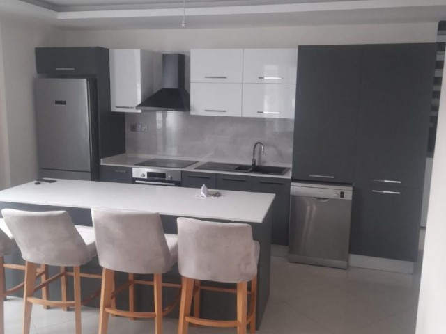 LUXUS 4+1 PENTHOUSE ZU VERMIETEN IM KYRENIA CENTER