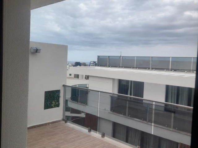 LUXUS 4+1 PENTHOUSE ZU VERMIETEN IM KYRENIA CENTER