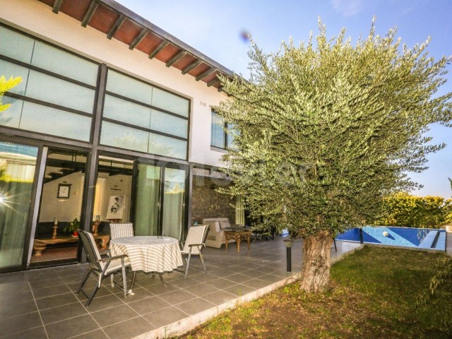 SUPERB VILLA WALKING DISTANCE TO CRATOS HOTEL