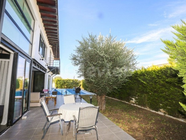 SUPERB VILLA WALKING DISTANCE TO CRATOS HOTEL