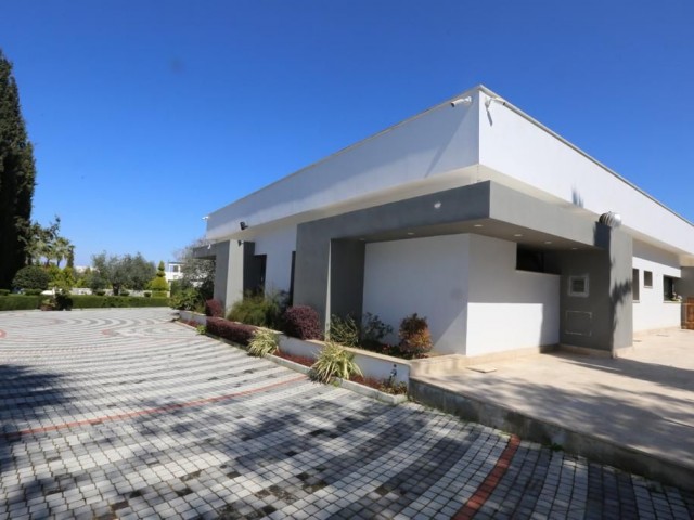 Luxuriöse 4+1-Villa mit privatem Pool steht in Çatalköy, Kyrenia, zum Verkauf