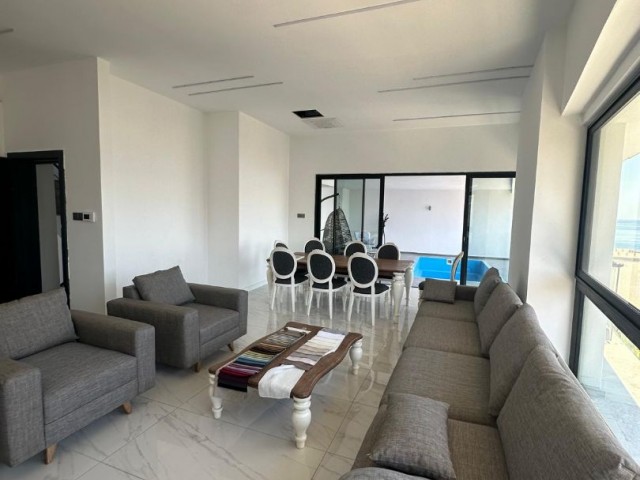 NEW LUXURY 3+1 APARTMENT WİTH A PRİVATE POOL