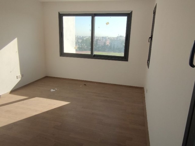 Lefkoşa Merkezde Önü Kapanmaz Barbekü Şömineli  180 M2 KOÇAN HAZIR   PENTHOUSE  