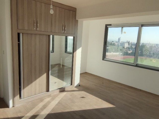 Lefkoşa Merkezde Önü Kapanmaz Barbekü Şömineli  180 M2 KOÇAN HAZIR   PENTHOUSE  