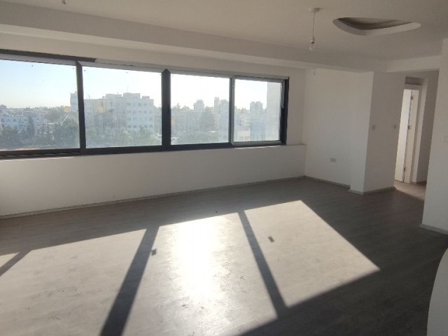 Lefkoşa Merkezde Önü Kapanmaz Barbekü Şömineli  180 M2 KOÇAN HAZIR   PENTHOUSE  