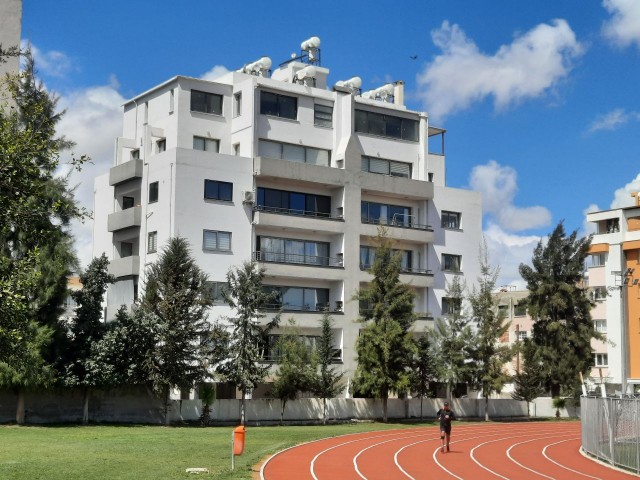 Lefkoşa Merkezde Önü Kapanmaz Barbekü Şömineli  180 M2 KOÇAN HAZIR   PENTHOUSE  