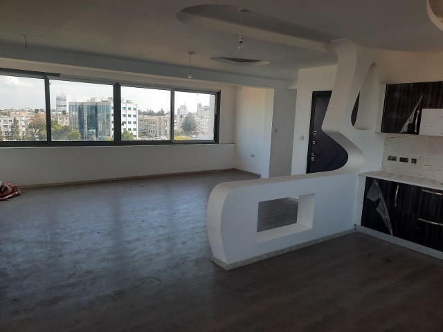 Lefkoşa Merkezde Önü Kapanmaz Barbekü Şömineli  180 M2 KOÇAN HAZIR   PENTHOUSE  