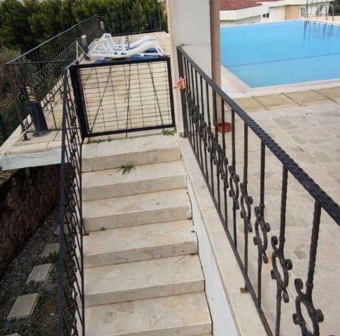 Girne Alsancak'ta 3+1 Özel Havuzlu Bungalow