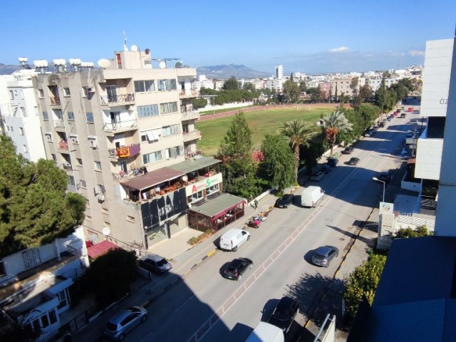 YENISEHIR, 180 M2 auf der Hauptstraße zum Verkauf (Grundstück-Wohnung und Auto Austausch geöffnet ) ** 