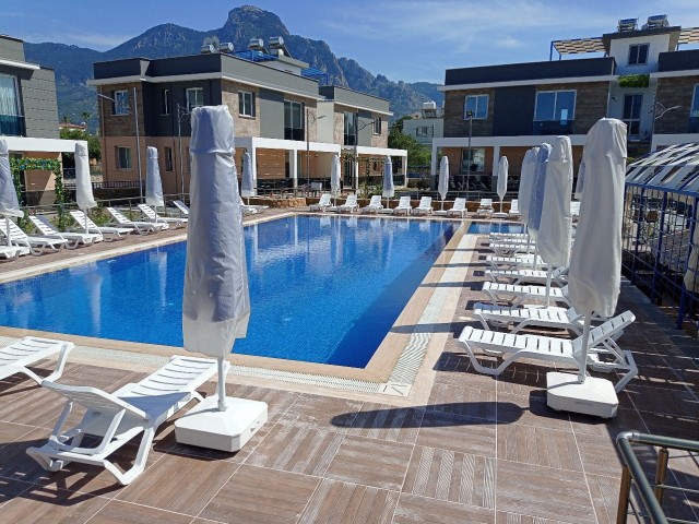 Ground floor, fully furnished luxury apartment in Kyrenia Karsiyaka, 200 meters from the beach and restaurants, 500 meters from the main road and markets, in a complex with pool. .