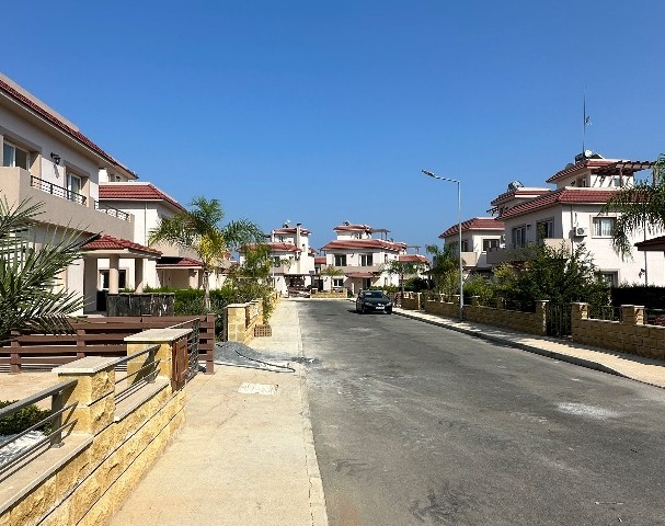 Pier, in der Nähe des Arkin Hotels, in einem neuen Komplex, komplett eingerichtete Villa mit Meerblick