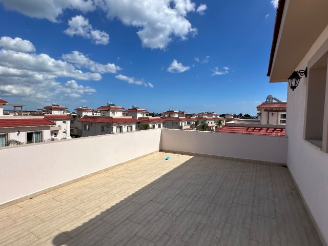 Pier, in der Nähe des Arkin Hotels, in einem neuen Komplex, komplett eingerichtete Villa mit Meerblick