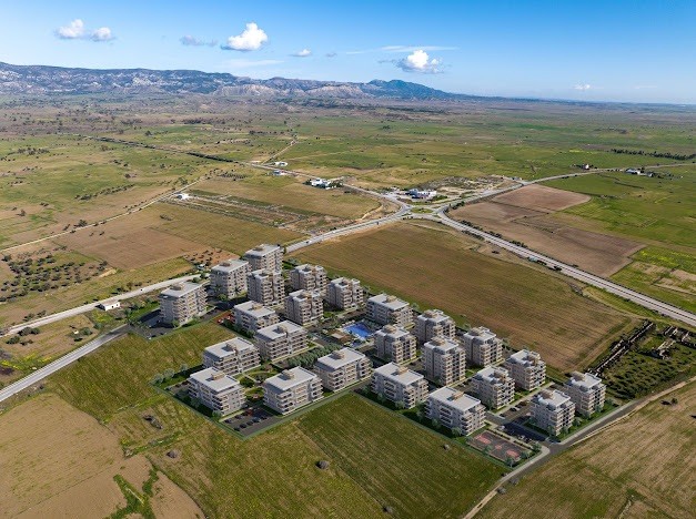 Hava alani ana yolun uzerinde,Iskele Long Beach 10 dk mesafede uygun fiyatlarla