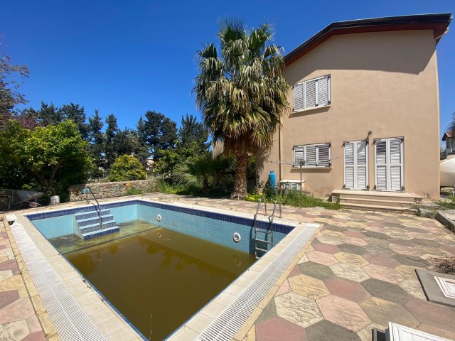 Girne Merkezde 3+1 eşyalı havuzlu Ticari villa 1500 STG / 0548 823 96 10