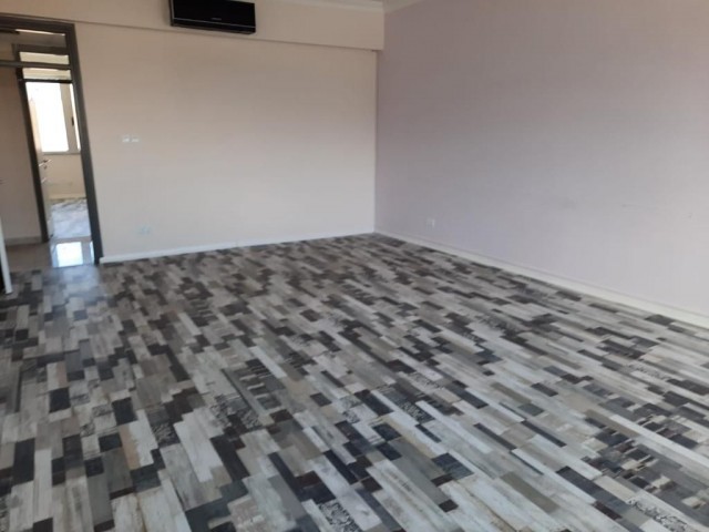 Karakum'da Ticari izinli 400 m2 iş yeri 1500 STG / 0548 823 96 10