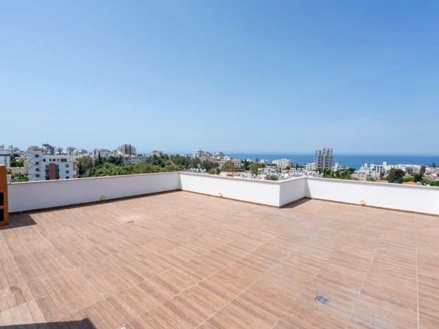 2+1 Penthouse-Wohnung Zur Miete In Kyrenia Zentrum / Voll Möbliert ** 