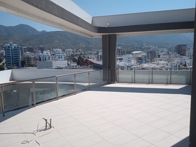 2+1 Wohnung Zu Vermieten In Kyrenia Zentrum / Meerblick ** 