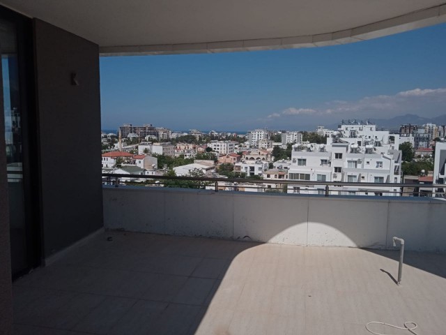 2+1 Wohnung Zu Vermieten In Kyrenia Zentrum / Meerblick ** 