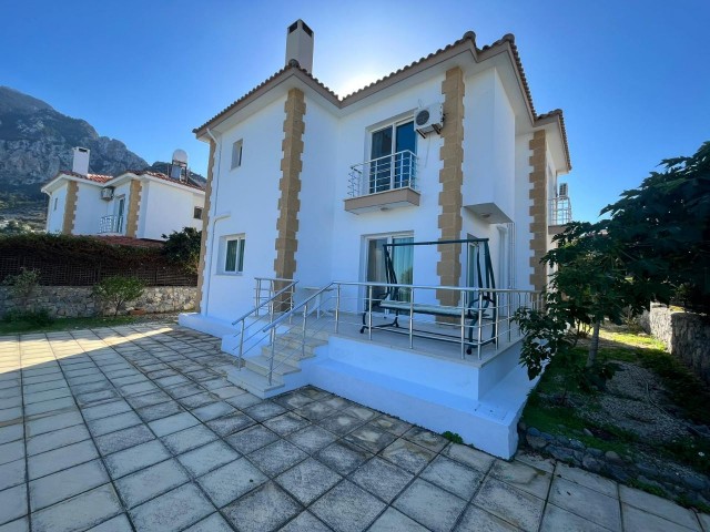 Kyrenia Karsiyaka 3+1 Villa zu vermieten / mit privatem Pool