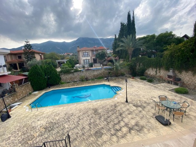 Girne Bellapais 3+1 Villa For Rent / ESK ist zu Fuß erreichbar