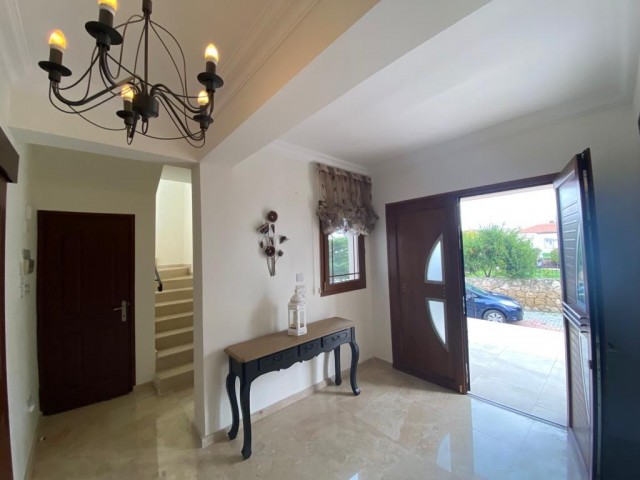 Girne Bellapais 3+1 Villa For Rent / ESK ist zu Fuß erreichbar