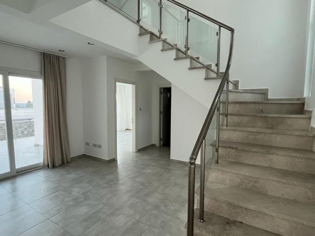 Girne Bellapais  Satılık 5+1 Villa