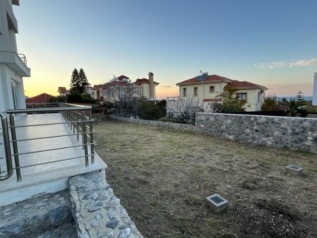 Girne Bellapais  Satılık 5+1 Villa