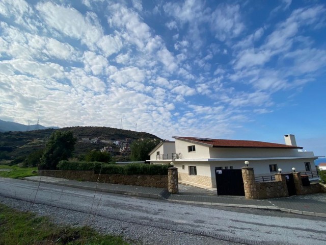 TÄGLICHE Vermietung 4+1 Villa in Alsancak, Kyrenia