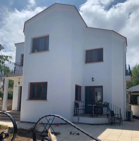 Girne Çatalköy’de  2+1  Kiralık Eşyalı /Ortak havuzlu Villa 