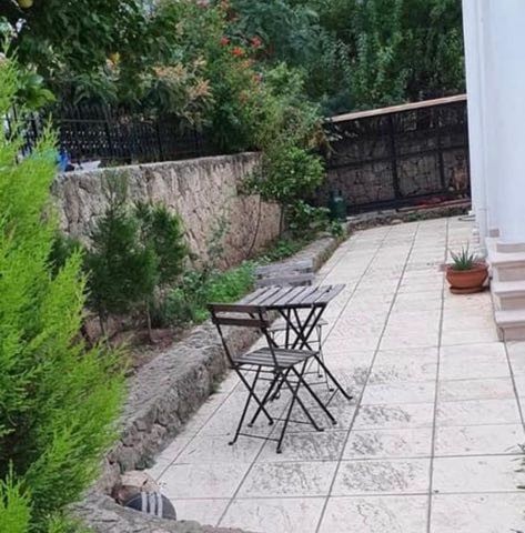 Girne Çatalköy’de  2+1  Kiralık Eşyalı /Ortak havuzlu Villa 