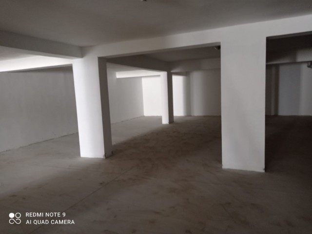 PERFECT SHOP FOR COMMERCIAL RENTAL IN KIZILBAS REGION ON THE ROAD TO SCHOOLS WITH PRIVATE PARKING AND ELEVATOR (900 M2) ** 