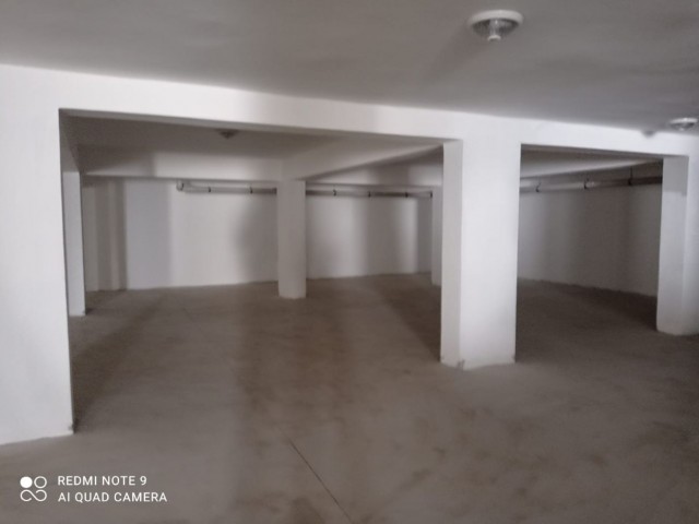 PERFECT SHOP FOR COMMERCIAL RENTAL IN KIZILBAS REGION ON THE ROAD TO SCHOOLS WITH PRIVATE PARKING AND ELEVATOR (900 M2) ** 