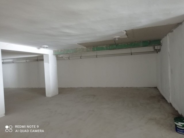 PERFECT SHOP FOR COMMERCIAL RENTAL IN KIZILBAS REGION ON THE ROAD TO SCHOOLS WITH PRIVATE PARKING AND ELEVATOR (900 M2) ** 