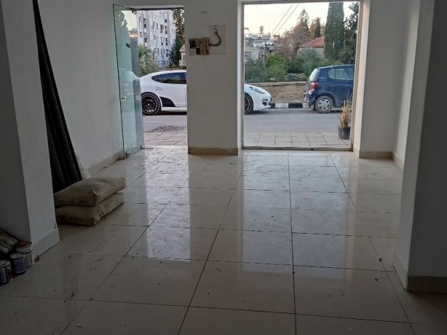 Lefkoşa surlariçin'de 65 m2  kapalı , 40 m2 açık havlusu bulunan şahane bir iş yeri 